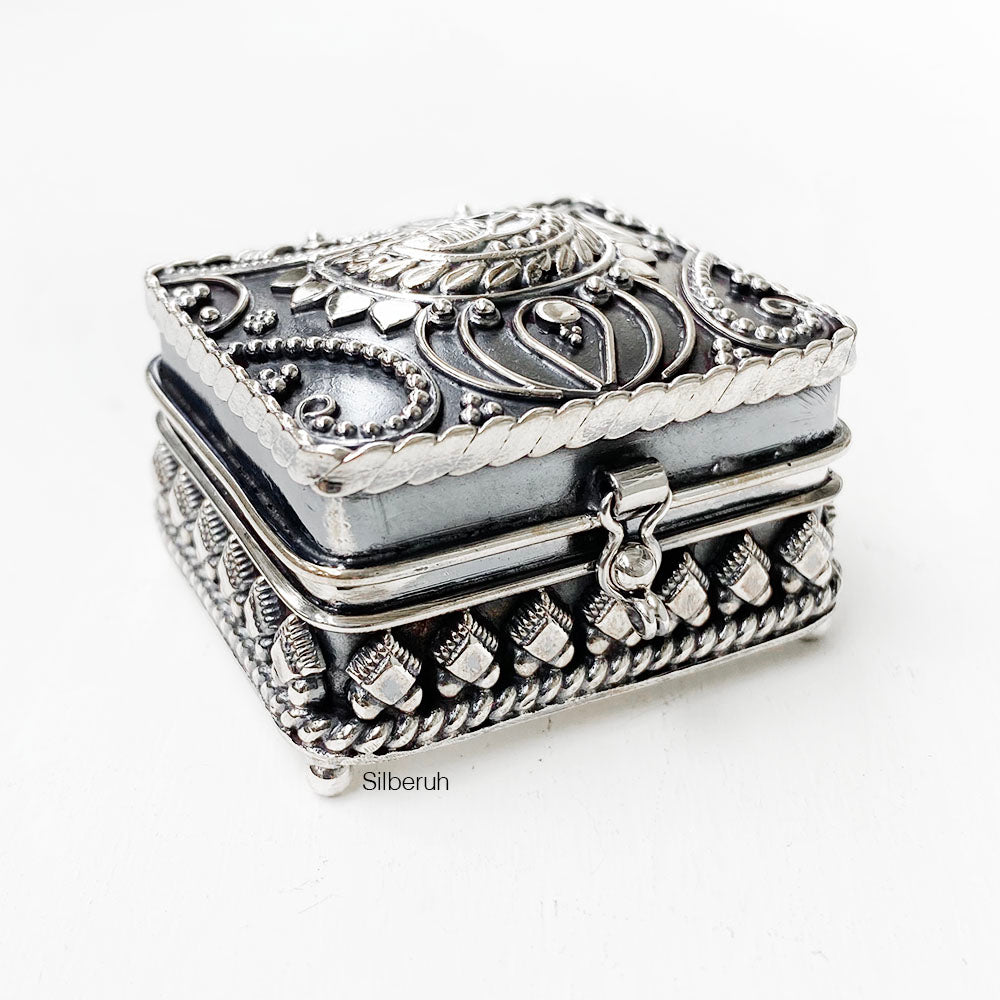 Square Sindoor Trinket Silver Box – SILBERUH