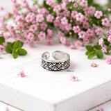 Handcrafted 925 silver toe ring with criss cross design