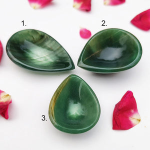 Natural crystal diya in green aventurine for meditation use