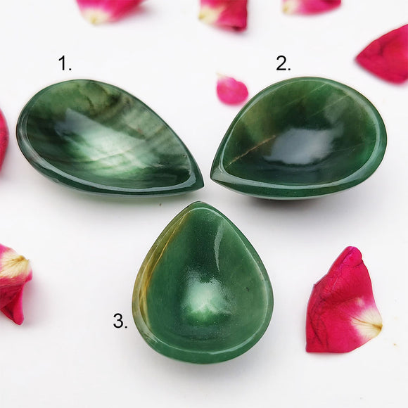 Natural crystal diya in green aventurine for meditation use