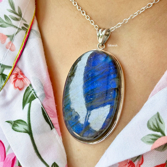 Labradorite Silver Pendant