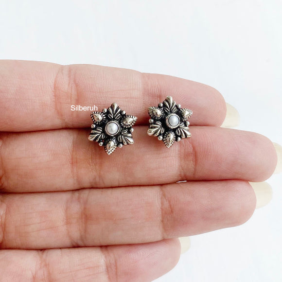 Pearl Silver Stud