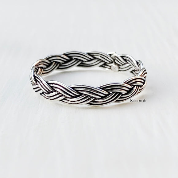 Silver Knotted Band Ring