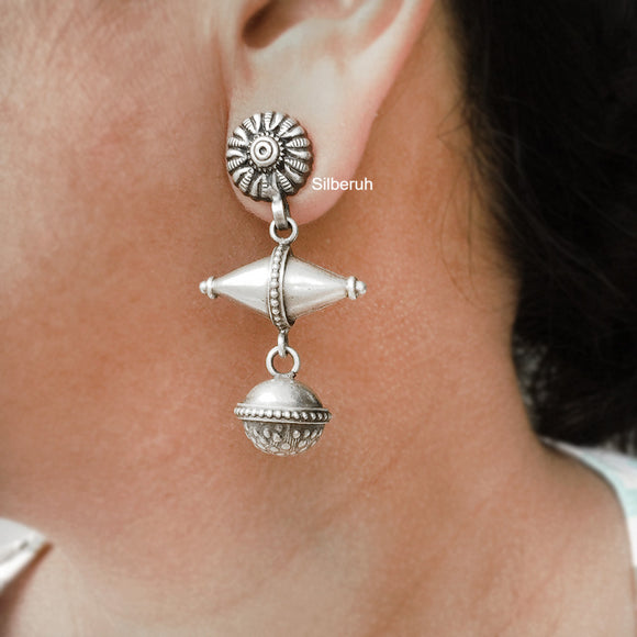 TRIBAL SILVER EARRING