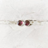 GARNET ROUND SILVER STUD - SILBERUH