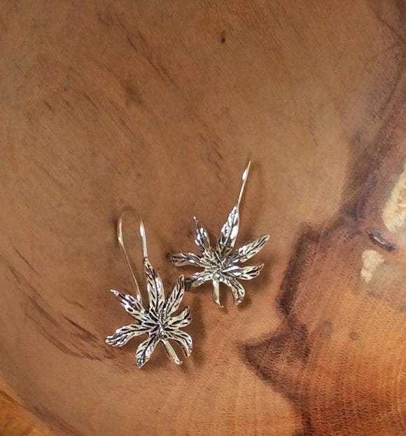 MARIJUANA LEAF SILVER EARRING - SILBERUH