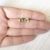 FACETTED PERIDOT SQUARE SILVER STUD - SILBERUH