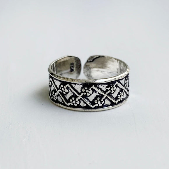 Criss Cross Diamond Silver Toe Ring