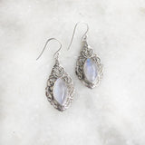 RAINBOW MOONSTONE JALI SILVER EARRING - SILBERUH