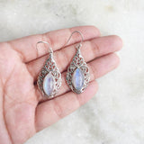 RAINBOW MOONSTONE JALI SILVER EARRING - SILBERUH