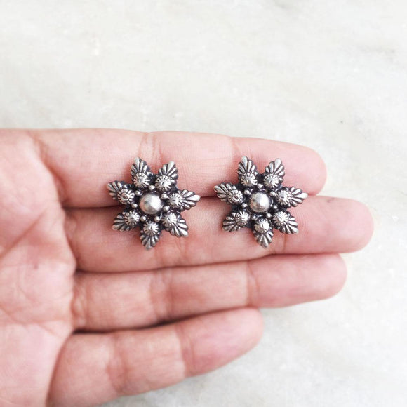 SITARA TRIBAL SILVER STUD - SILBERUH