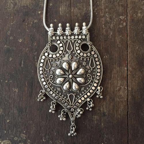 TRIBAL SILVER PENDANT - SILBERUH