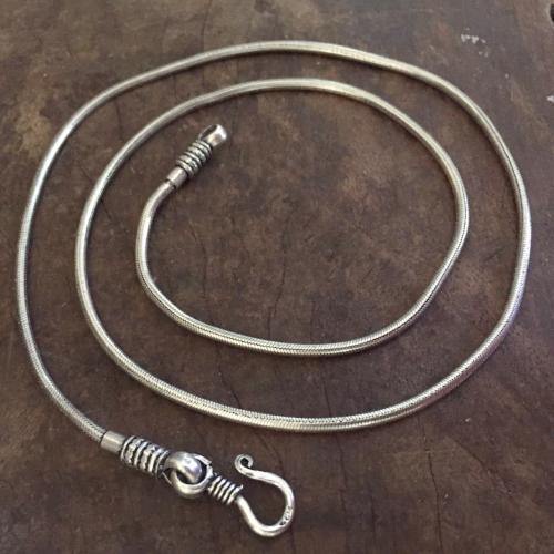 SILVER SNAKE CHAIN - 22